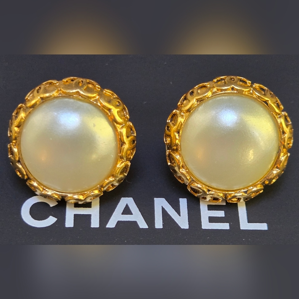 Chanel Vintage Round Pearl Earrings Clipon CC Edge